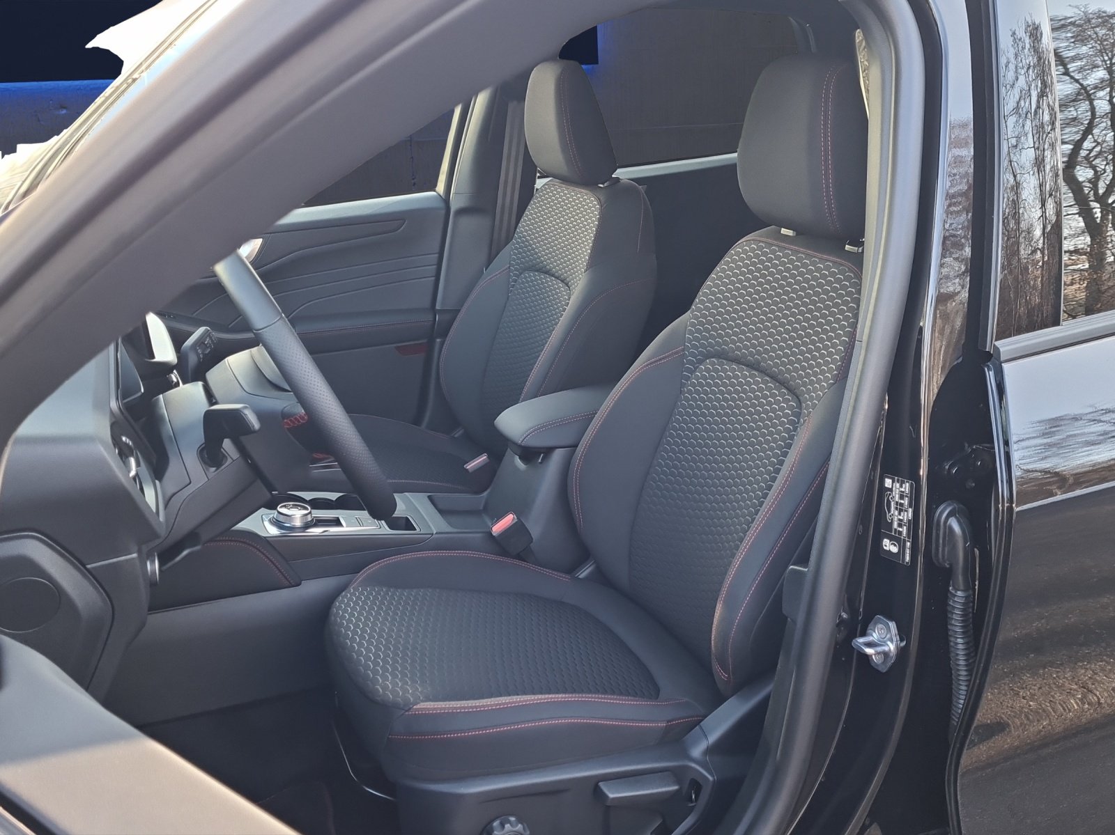 FORD Kuga 2.5i FHEV FULL-HYBRID 183 PS ST-Line 4x4 AUTOMAT, Full-Hybrid Petrol/Electric, Ex-demonstrator, Automatic - 7