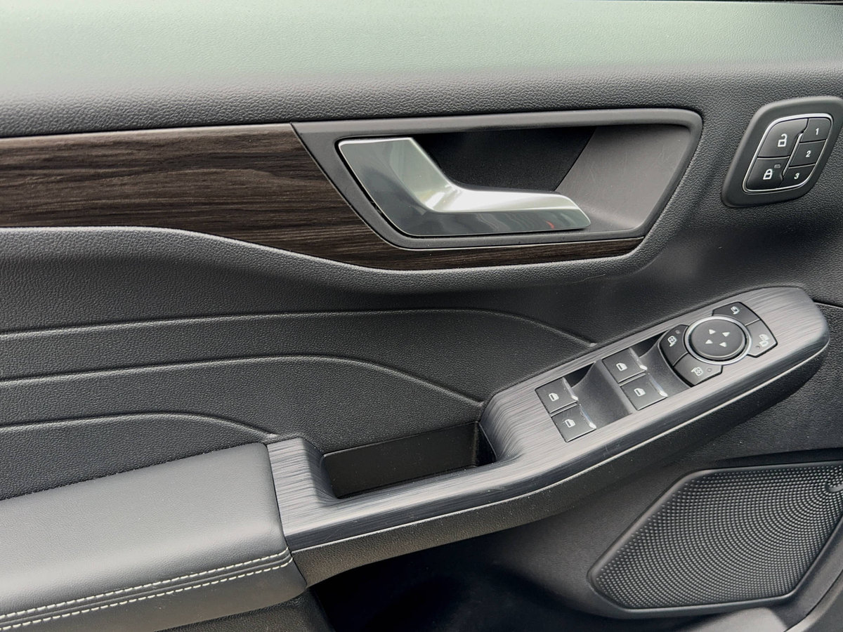 FORD Kuga 2.5 Plug-in Hybrid Vignale, Plug-in-Hybrid Benzin/Elektro, Occasion / Gebraucht, Automat - 7