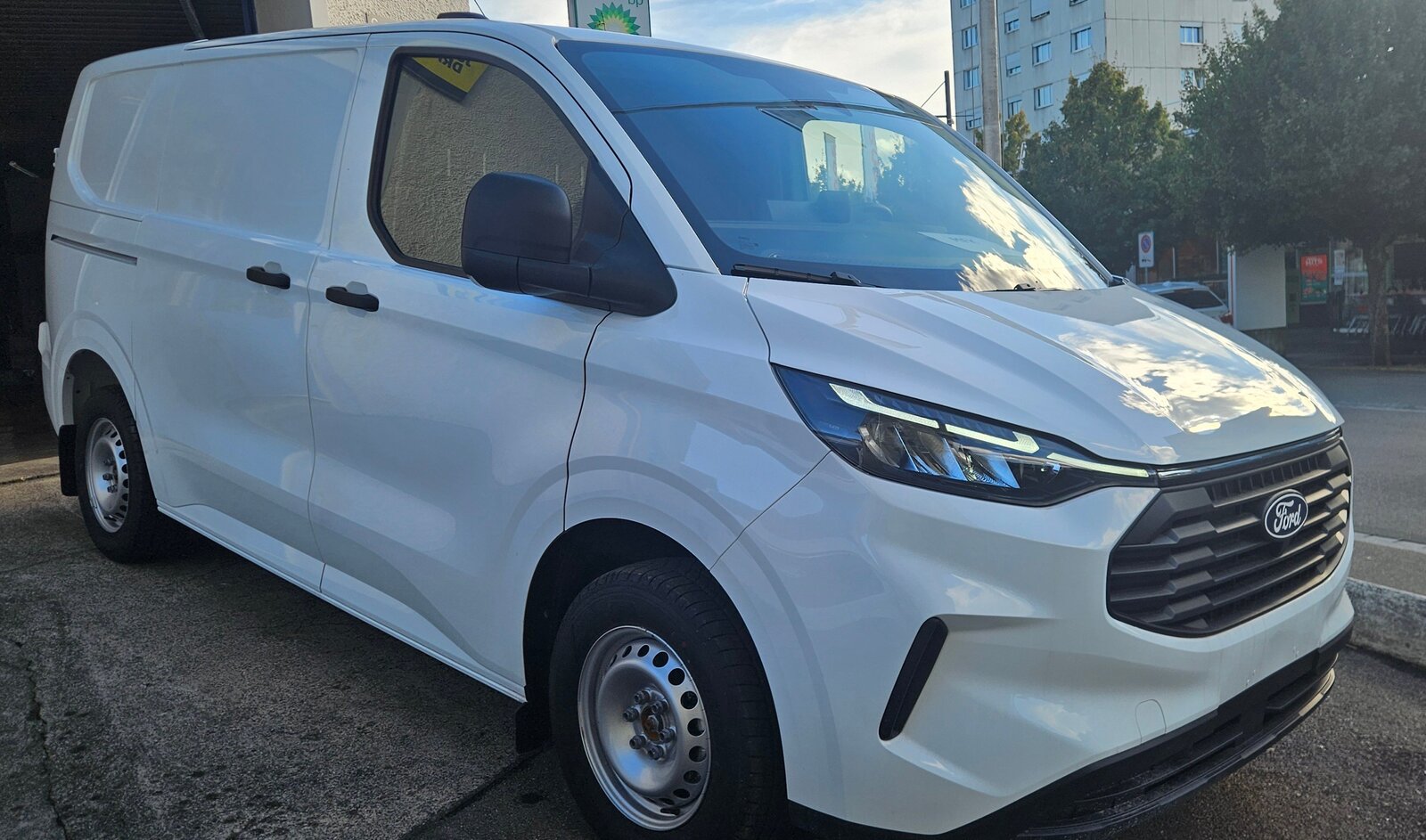 FORD L1H1 320 Trend Automat, mir Li + Re Schiebetüren und AHK 2, Diesel, Auto nuove, Automatico - 2