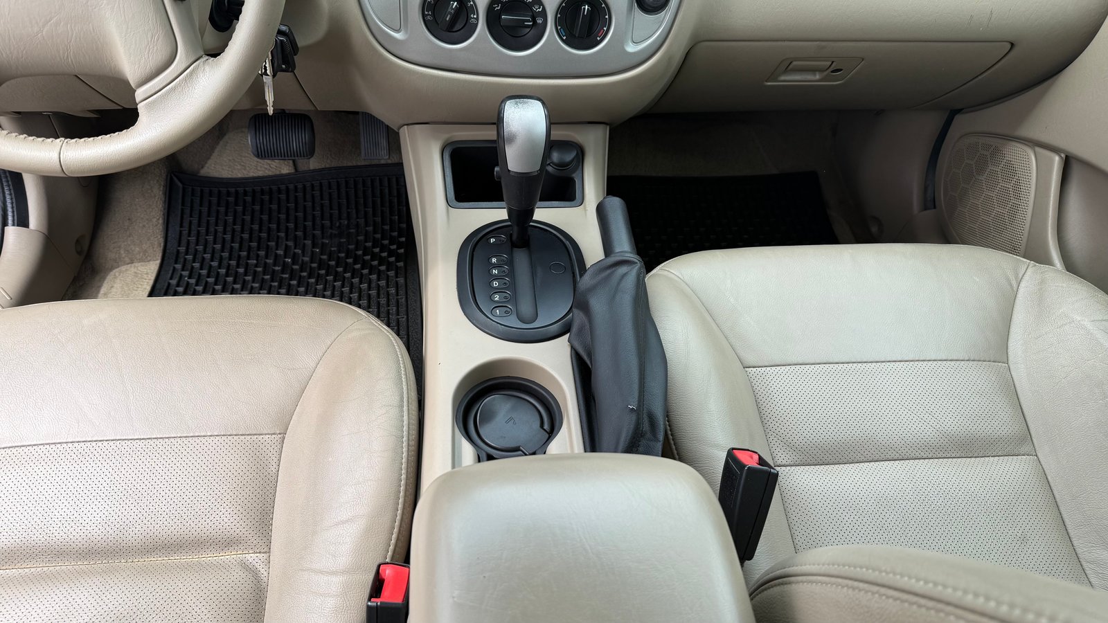 FORD Maverick 3.0 24V Executive, Essence, Occasion / Utilisé, Automatique - 6