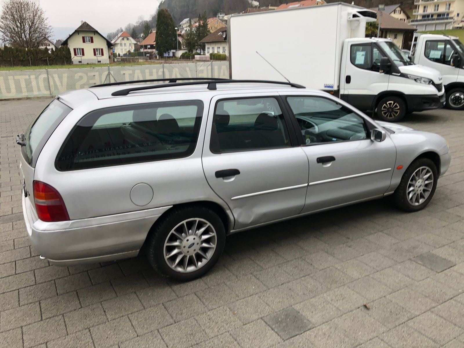 FORD Mondeo 2.0i Trend Futura, Petrol, Second hand / Used, Manual - 3
