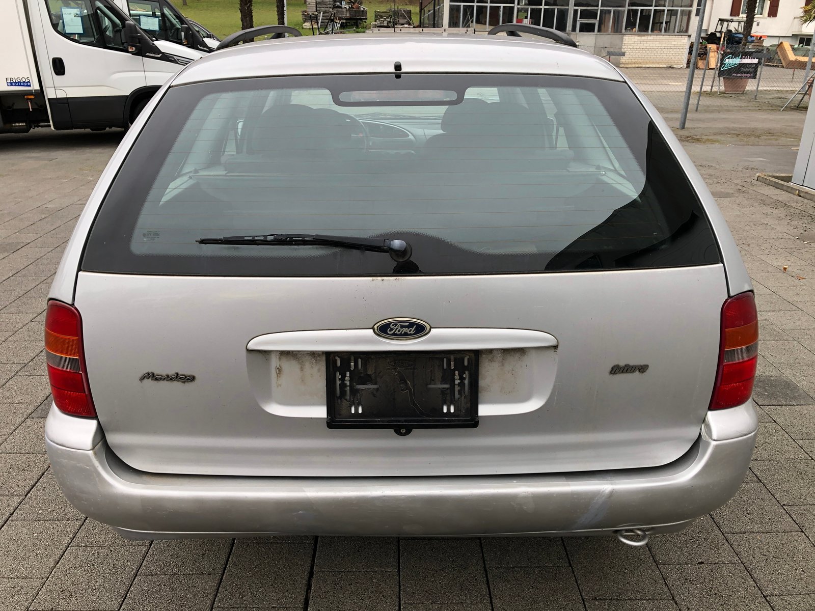 FORD Mondeo 2.0i Trend Futura, Petrol, Second hand / Used, Manual - 6