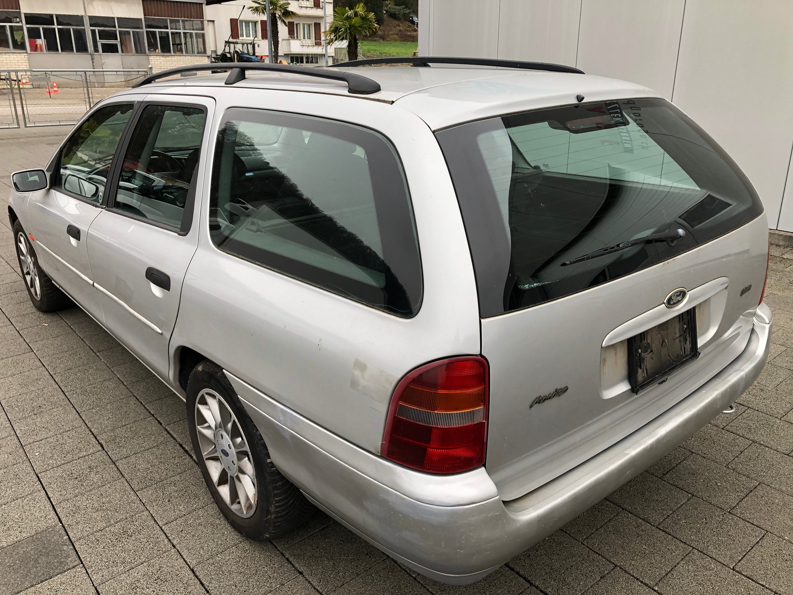 FORD Mondeo 2.0i Trend Futura, Petrol, Second hand / Used, Manual - 7