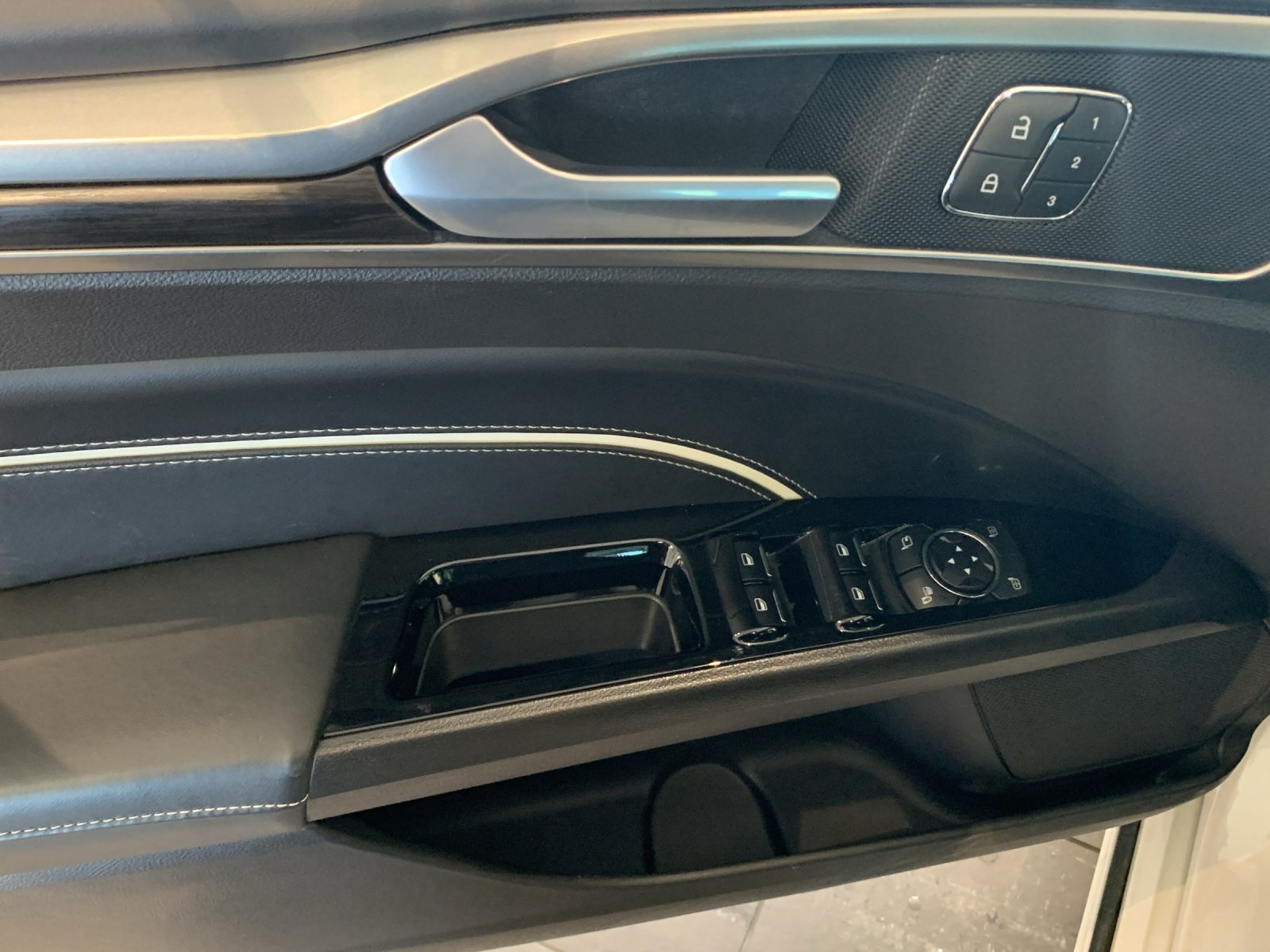 FORD Mondeo Station Wagon 2.0 HEV 187 Vignale, Full-Hybrid Petrol/Electric, Second hand / Used, Automatic - 7