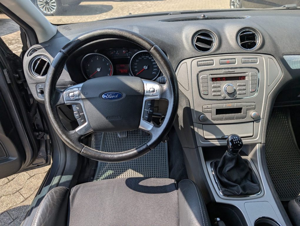 FORD MONDEO 2.0i 16V Titanium, Benzin, Occasion / Gebraucht, Handschaltung - 4