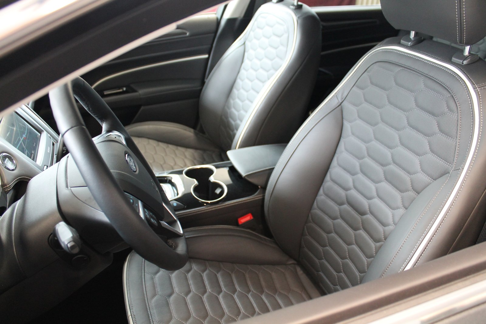 FORD Mondeo 2.0 HEV Vignale, Hybride Intégral Essence/Électricité, Voiture de démonstration, Automatique - 5