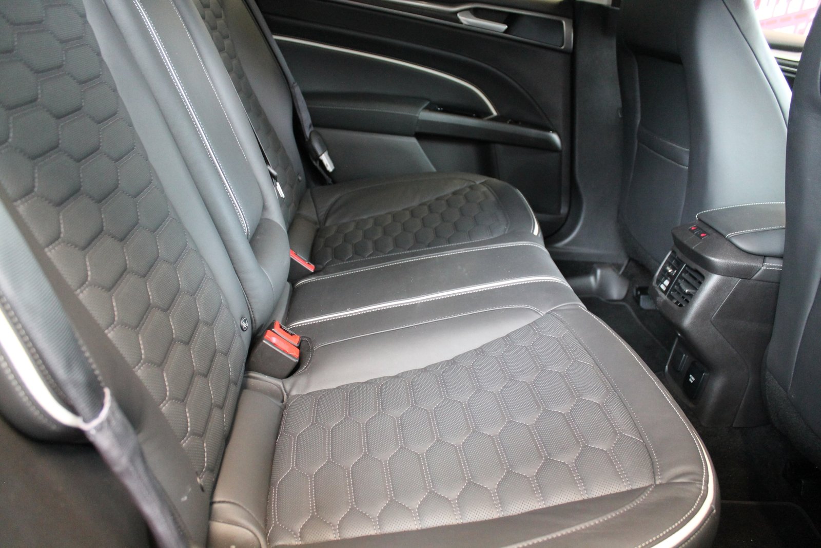 FORD Mondeo 2.0 HEV Vignale, Hybride Intégral Essence/Électricité, Voiture de démonstration, Automatique - 6