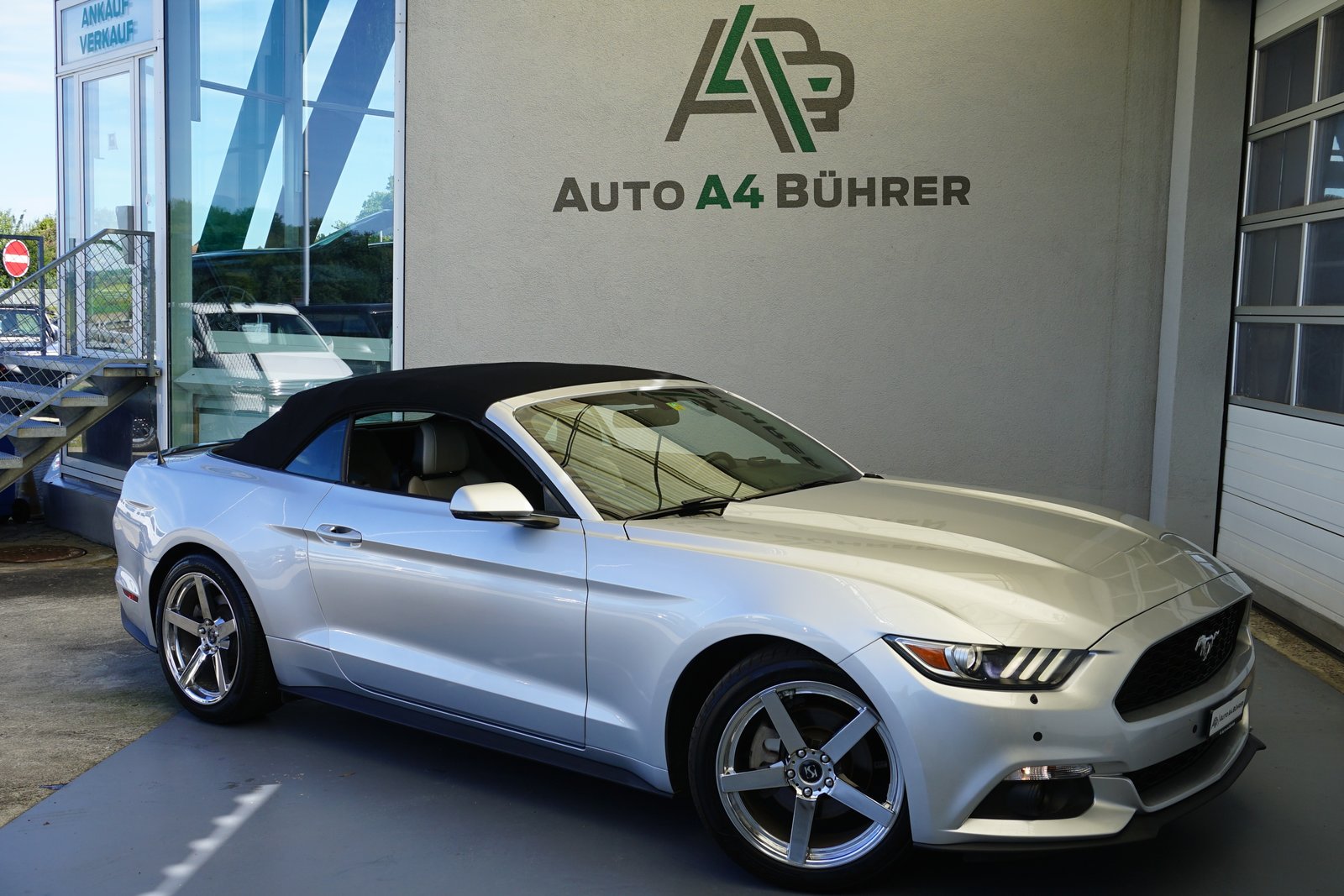 FORD Mustang Conv 2.3, Benzin, Occasion / Gebraucht, Automatik - 6