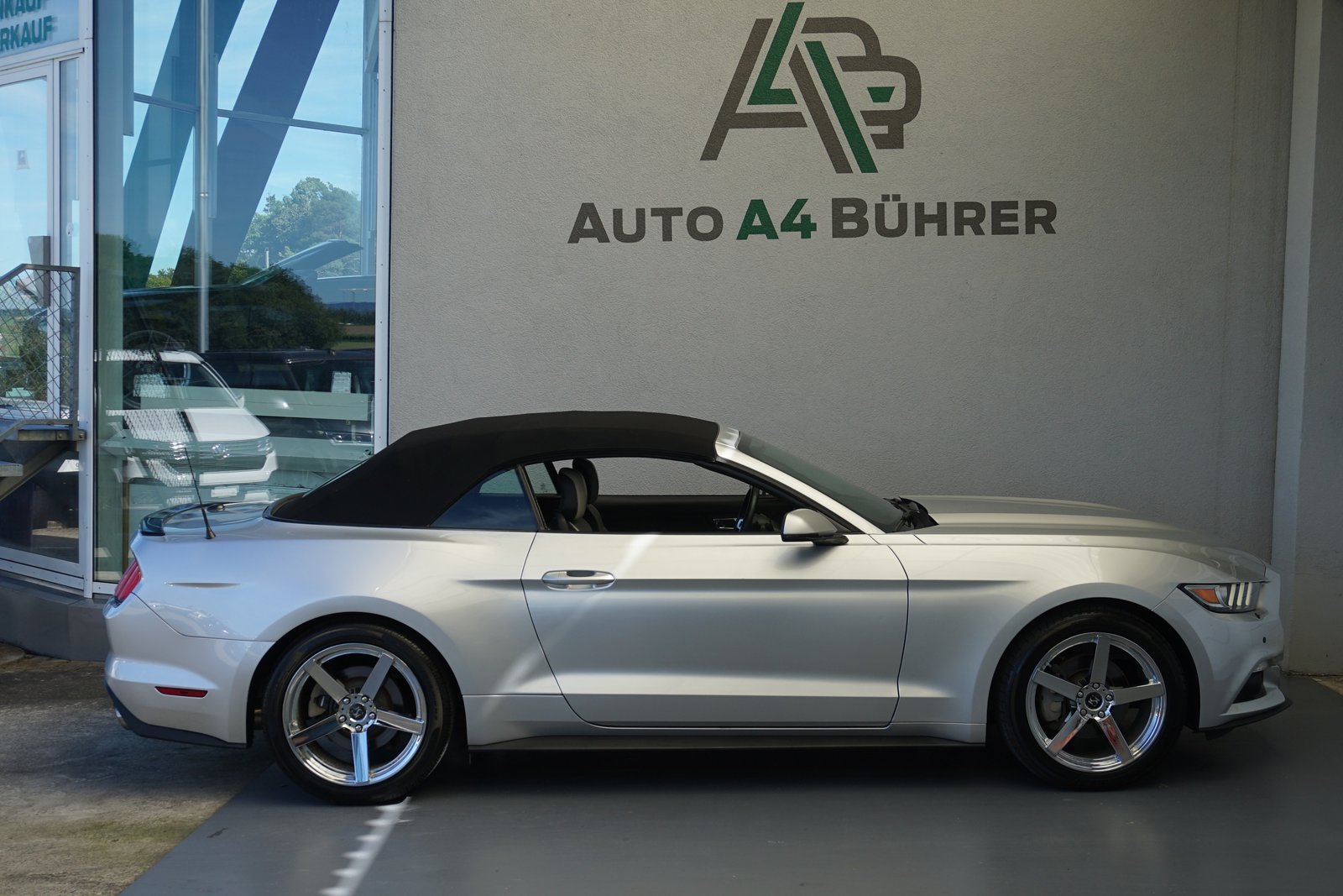 FORD Mustang Conv 2.3, Benzin, Occasion / Gebraucht, Automatik - 7