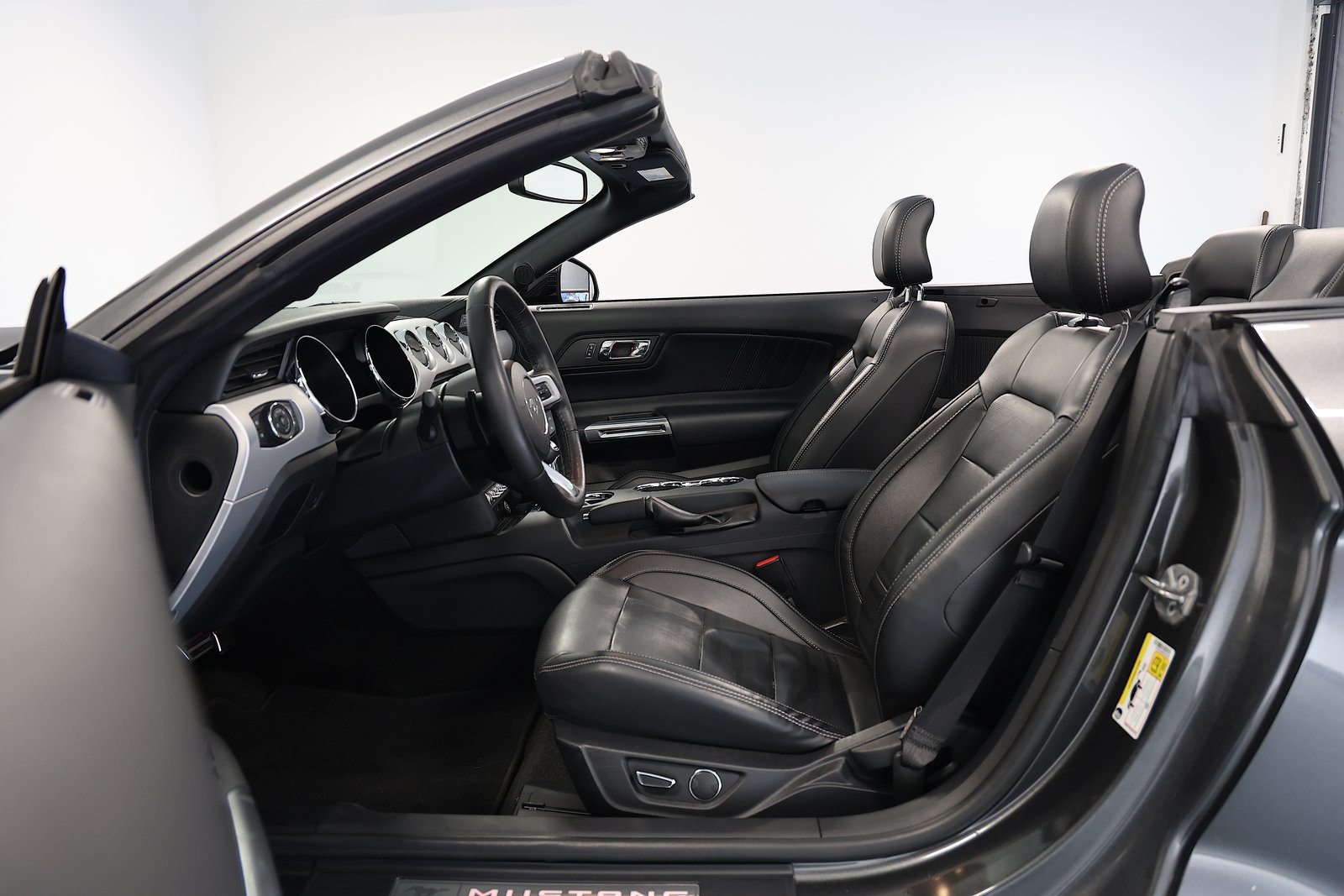 FORD MUSTANG Convertible, Benzin, Occasion / Gebraucht, Automatik - 7