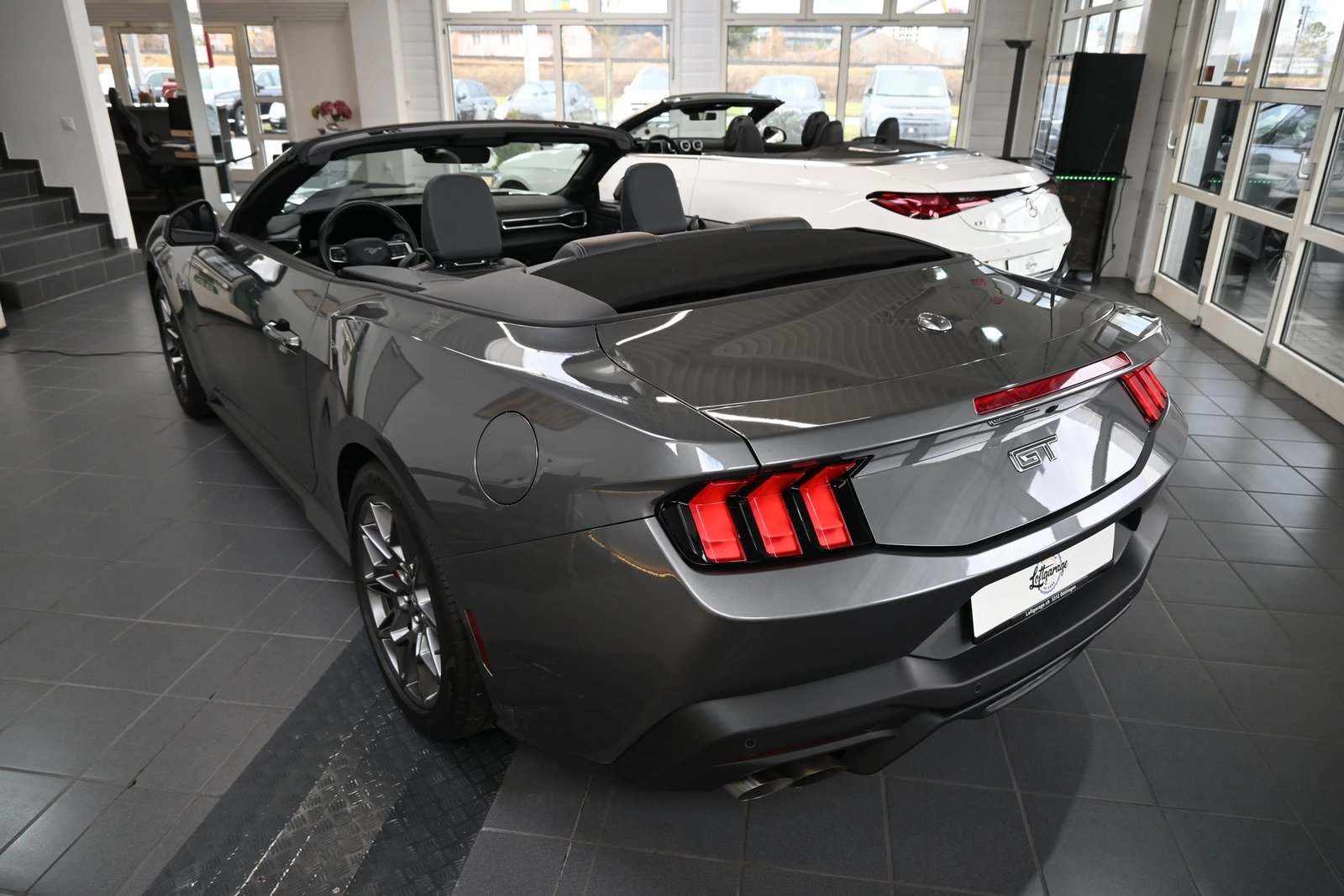 FORD Mustang Convertible 5.0 V8 GT Automat 466PS + Werksgara, Essence, Occasion / Utilisé, Automatique - 3