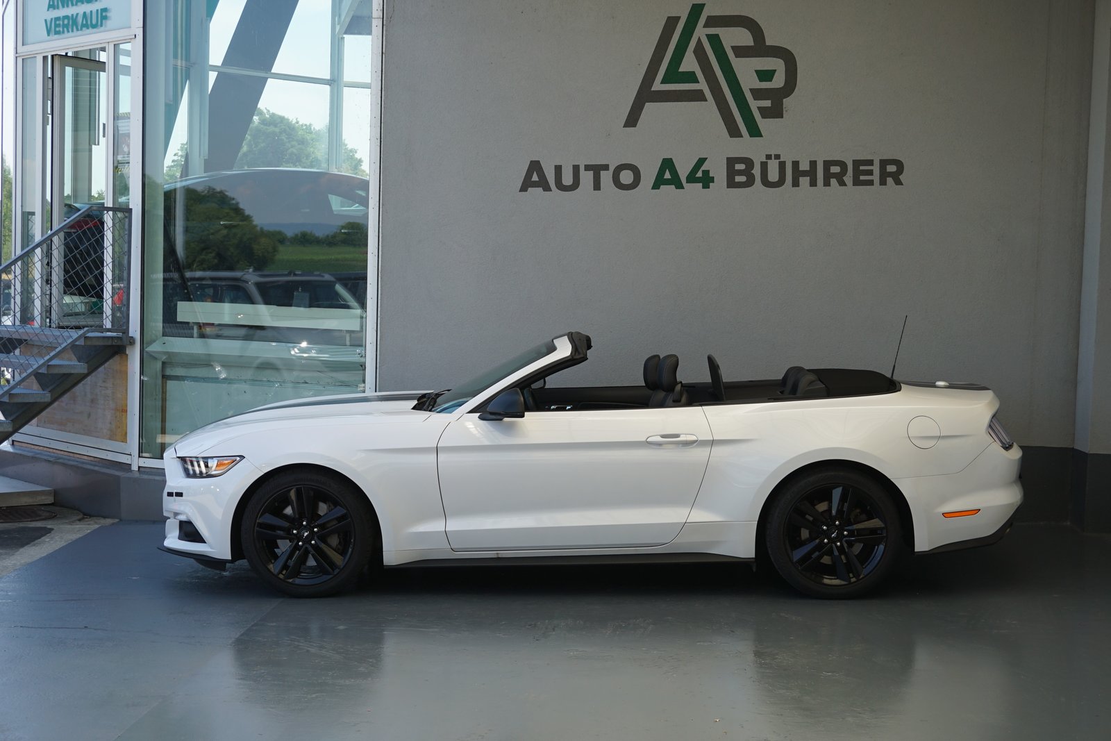 FORD Mustang Convertible 2.3 T Automat 317 PS, Benzin, Occasion / Gebraucht, Automatik - 2