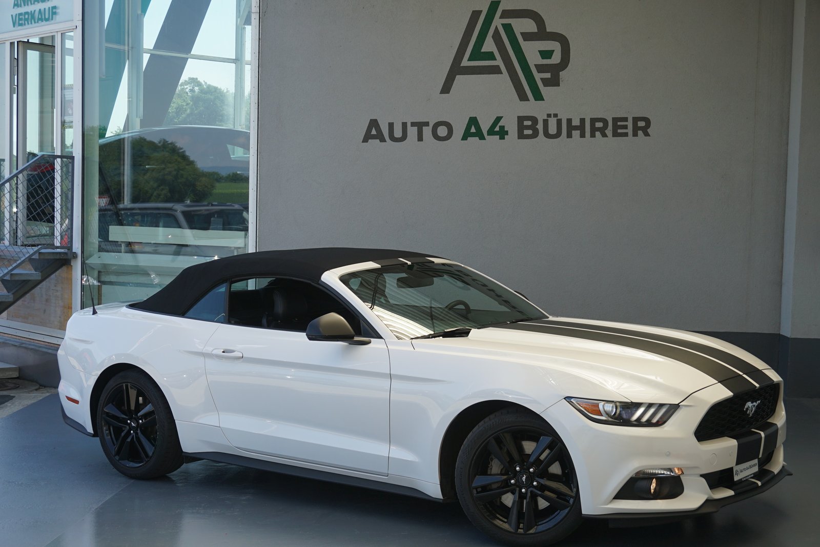 FORD Mustang Convertible 2.3 T Automat 317 PS, Benzin, Occasion / Gebraucht, Automatik - 3