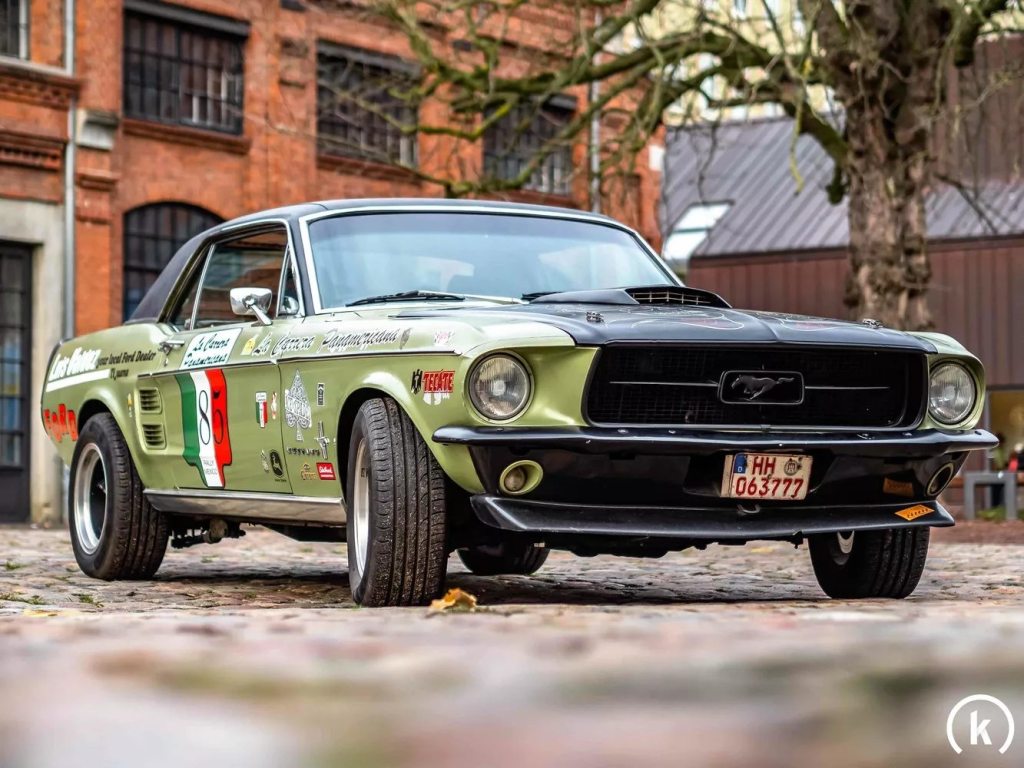 FORD MUSTANG