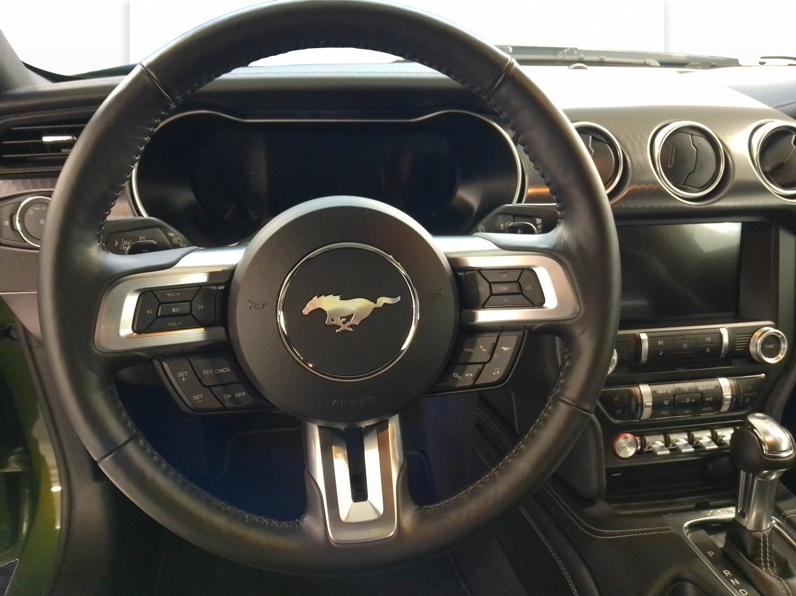 FORD Mustang Coupé 5.0 V8 Mach 1, Benzin, Occasion / Gebraucht, Automatik - 7