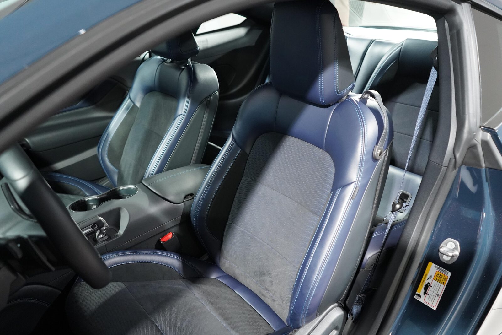FORD Mustang Coupé 5.0 V8 Dark Horse, Benzin, Occasion / Gebraucht, Automatik - 7