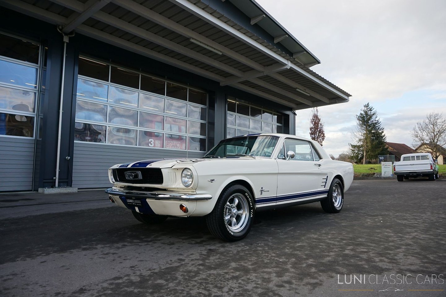 FORD Mustang, Petrol, Classic, Automatic - 2