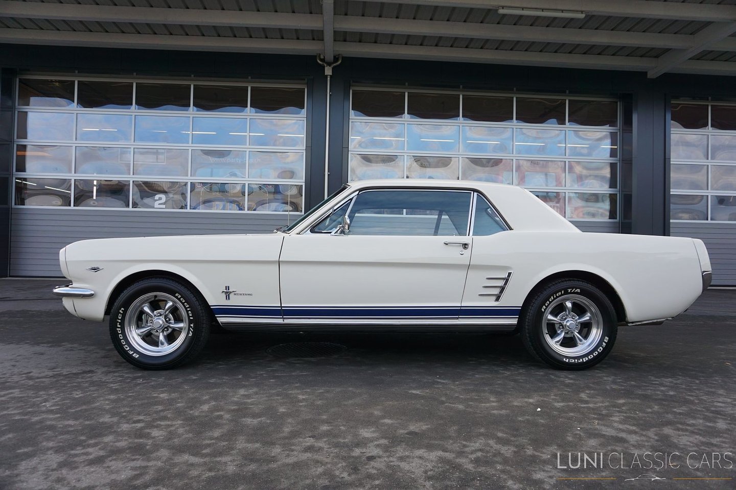 FORD Mustang, Petrol, Classic, Automatic - 3