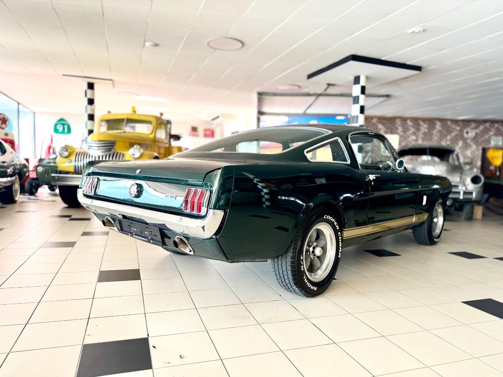 FORD Fastback, Petrol, Classic, Automatic - 4