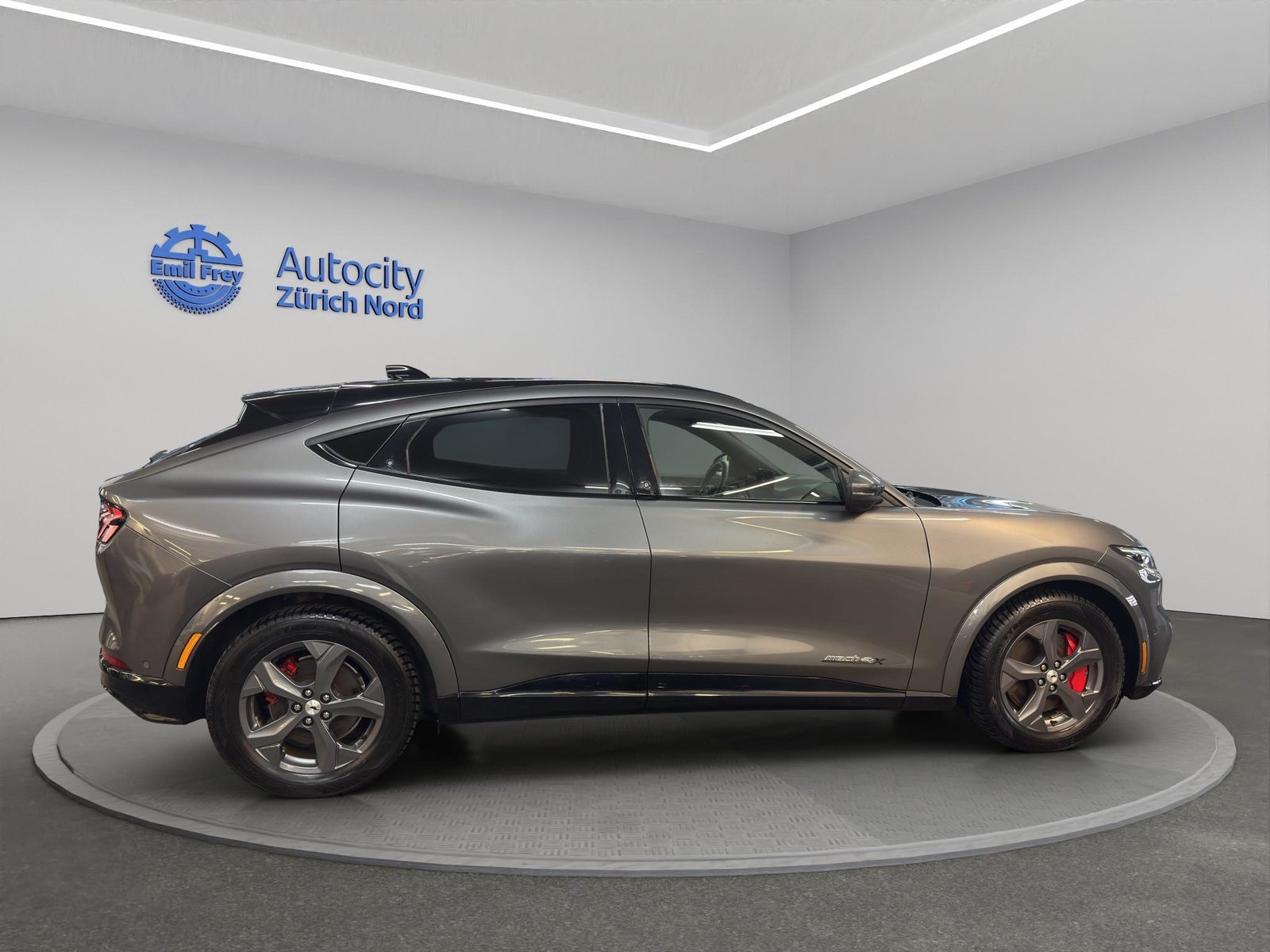 FORD Mustang Mach-E Extended First Edition AWD, Elektro, Occasion / Gebraucht, Automatik - 3