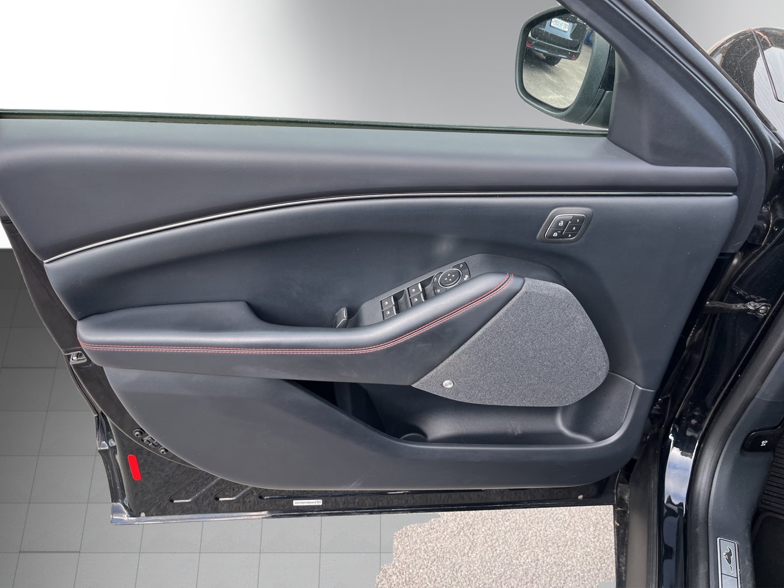 FORD Mustang MACH-E AWD 72.6 kWh, Elektro, Occasion / Gebraucht, Automatik - 6
