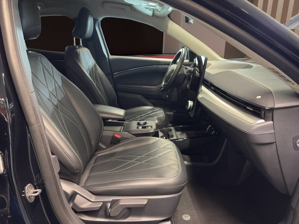 FORD Mustang MACH-E RWD 91 kWh, Elektro, Occasion / Gebraucht, Automatik - 7