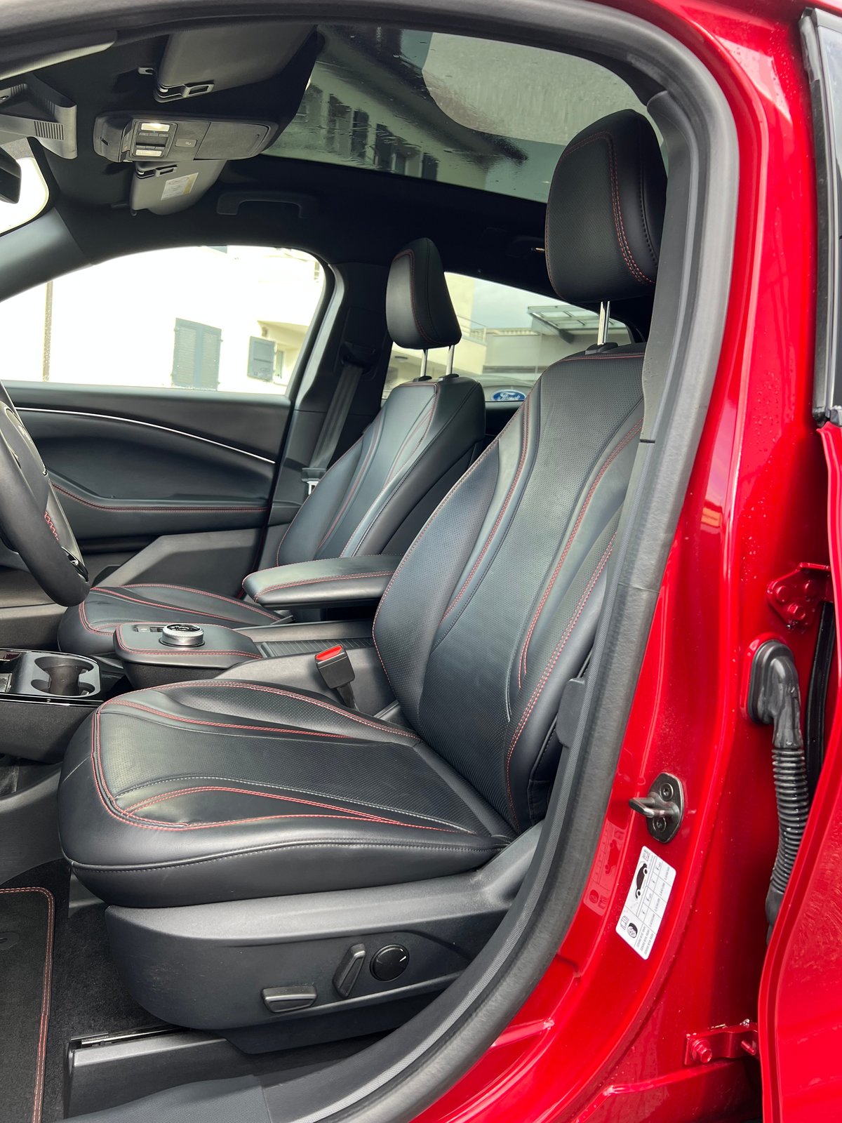 FORD Mustang MACH-E AWD 72.6 kWh, Électrique, Occasion / Utilisé, Automatique - 5