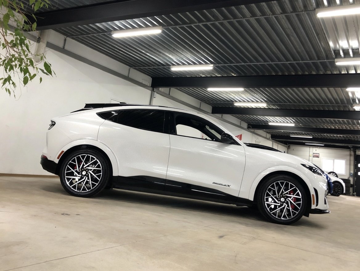 FORD Mustang MACH-E GT AWD 99 kWh / 4x4 / 601PS / Anhängerk, Elektro, Occasion / Gebraucht, Automatik - 4