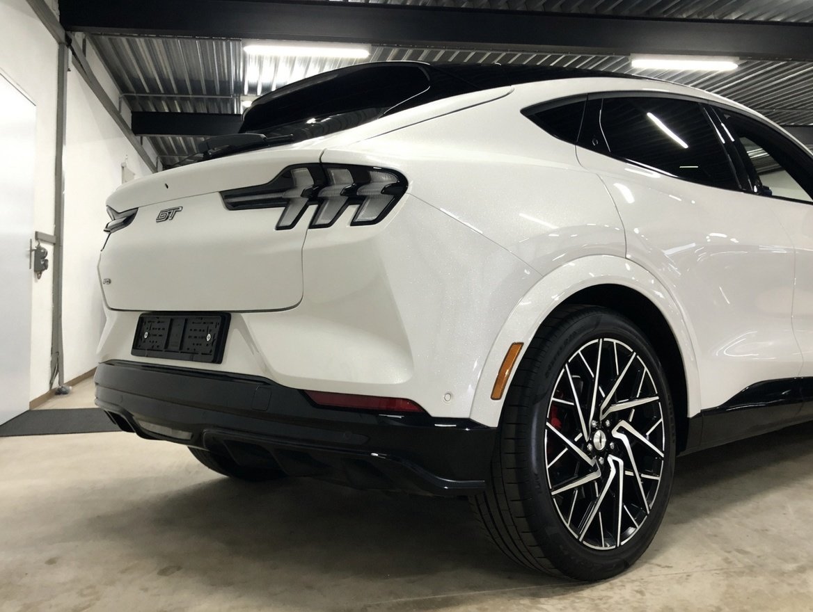 FORD Mustang MACH-E GT AWD 99 kWh / 4x4 / 601PS / Anhängerk, Elektro, Occasion / Gebraucht, Automatik - 6