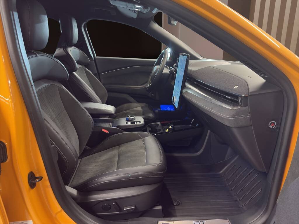 FORD Mustang MACH-E GT AWD 91 kWh, Elektro, Occasion, Automatik - 6