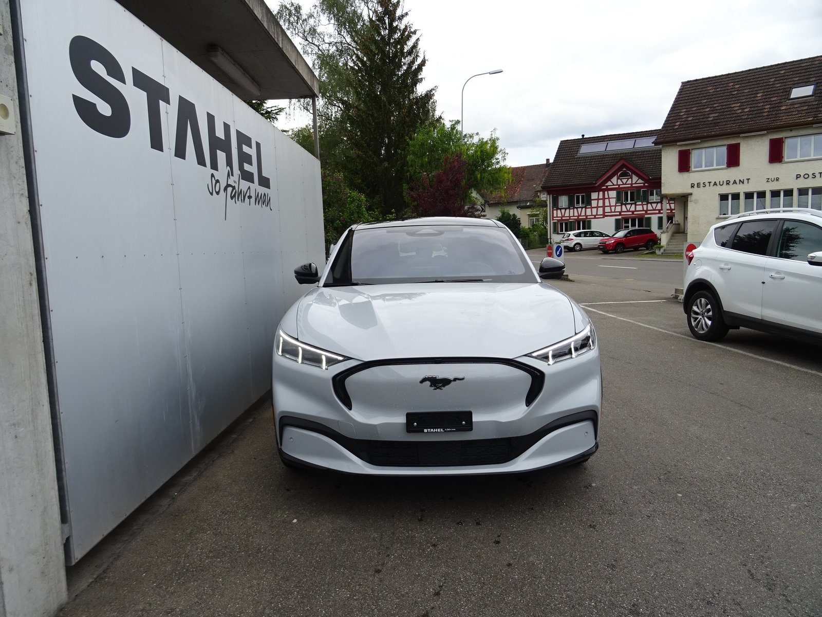 FORD Mustang Mach-E Extended AWD, Elektro, Vorführwagen, Automat