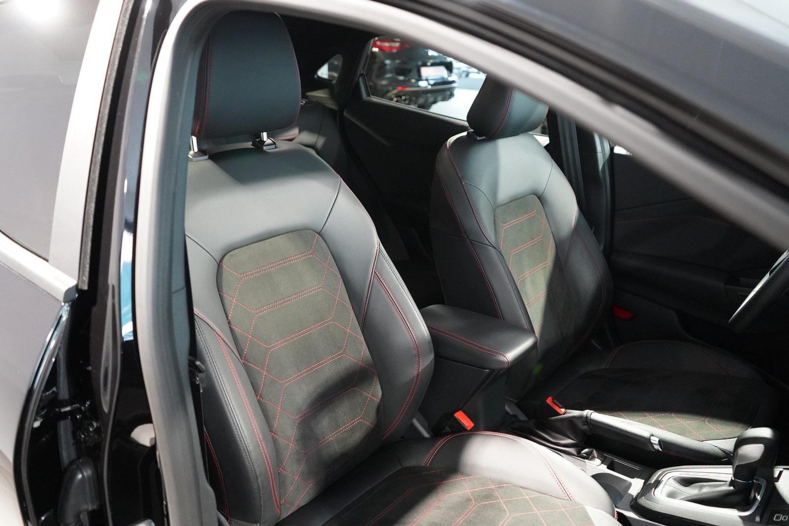 FORD Puma 1.0 EcoB Hybrid 155 ST-Line X, Mild-Hybrid Benzin/Elektro, Occasion / Gebraucht, Automatik - 7