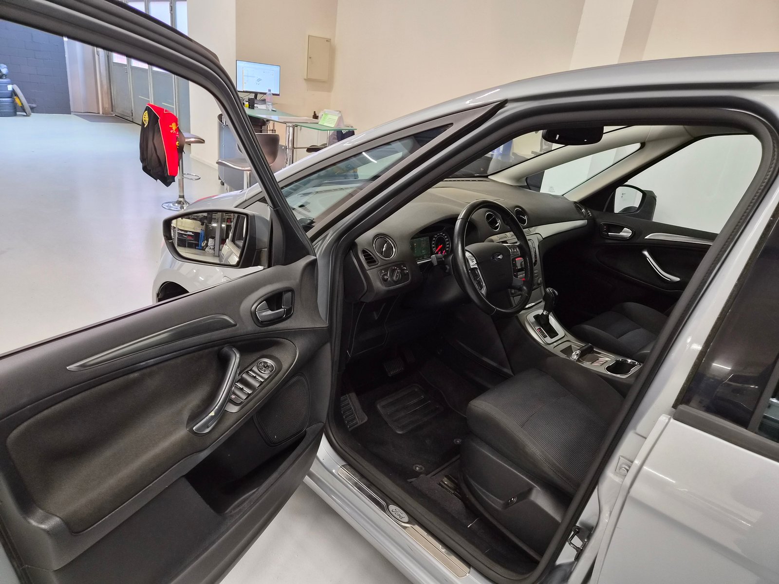 FORD S-Max 2.0 TDCi Ambiente Automatic, Diesel, Occasion / Utilisé, Automatique - 6