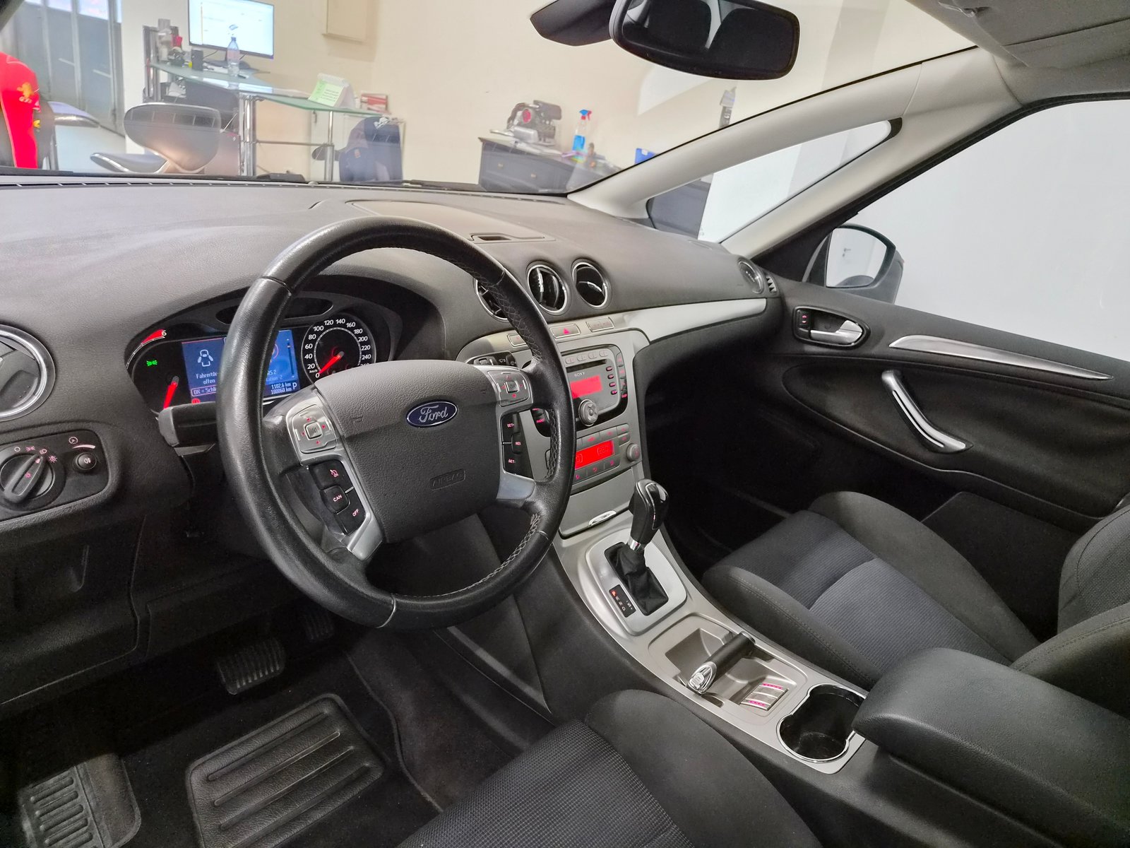 FORD S-Max 2.0 TDCi Ambiente Automatic, Diesel, Occasion / Utilisé, Automatique - 7