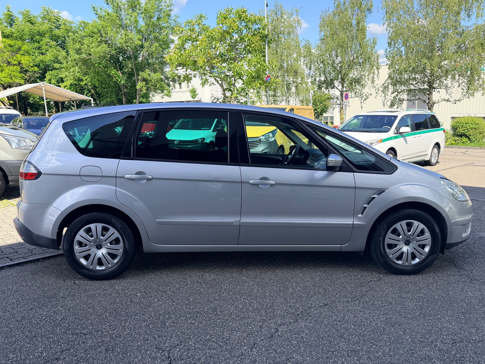 FORD S-Max 2.0i Ambiente, Essence, Occasion / Utilisé, Manuelle - 2