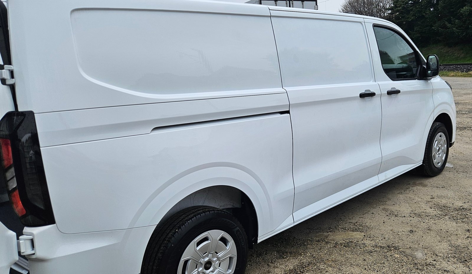 FORD Spez.-Preis L2H1 320 mit Automat 136 Ps mit AHK. LED a, Diesel, Voiture nouvelle, Automatique - 3