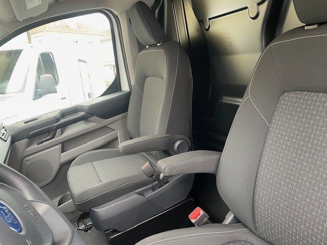 FORD Spez.-Preis L2H1 320 mit Automat 136 Ps mit AHK. LED a, Diesel, Voiture nouvelle, Automatique - 7