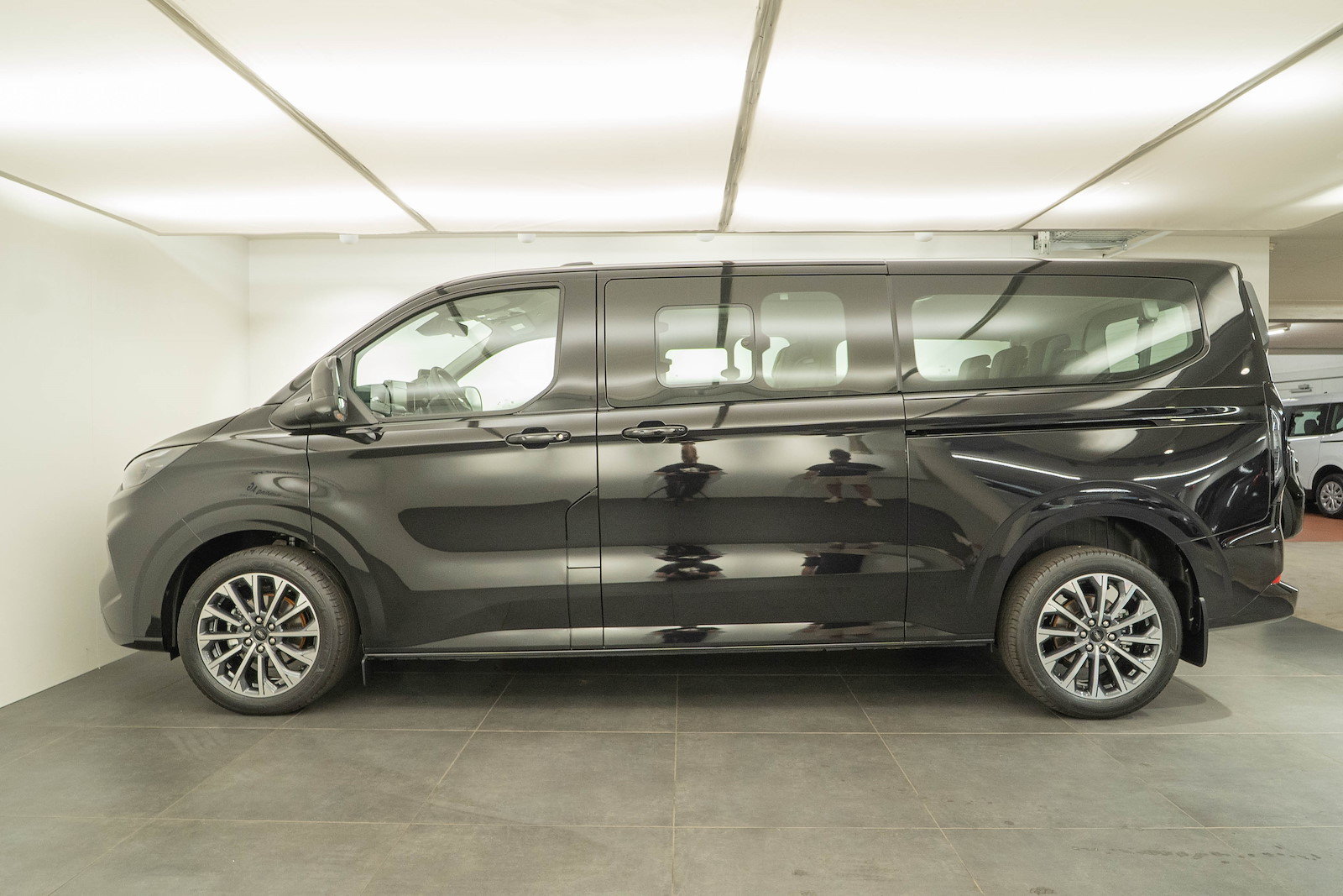FORD Tourneo C Bus 320 L2 2.0 EcoBlue 170 Titanium 4x4, Diesel, Auto nuove, Automatico - 3