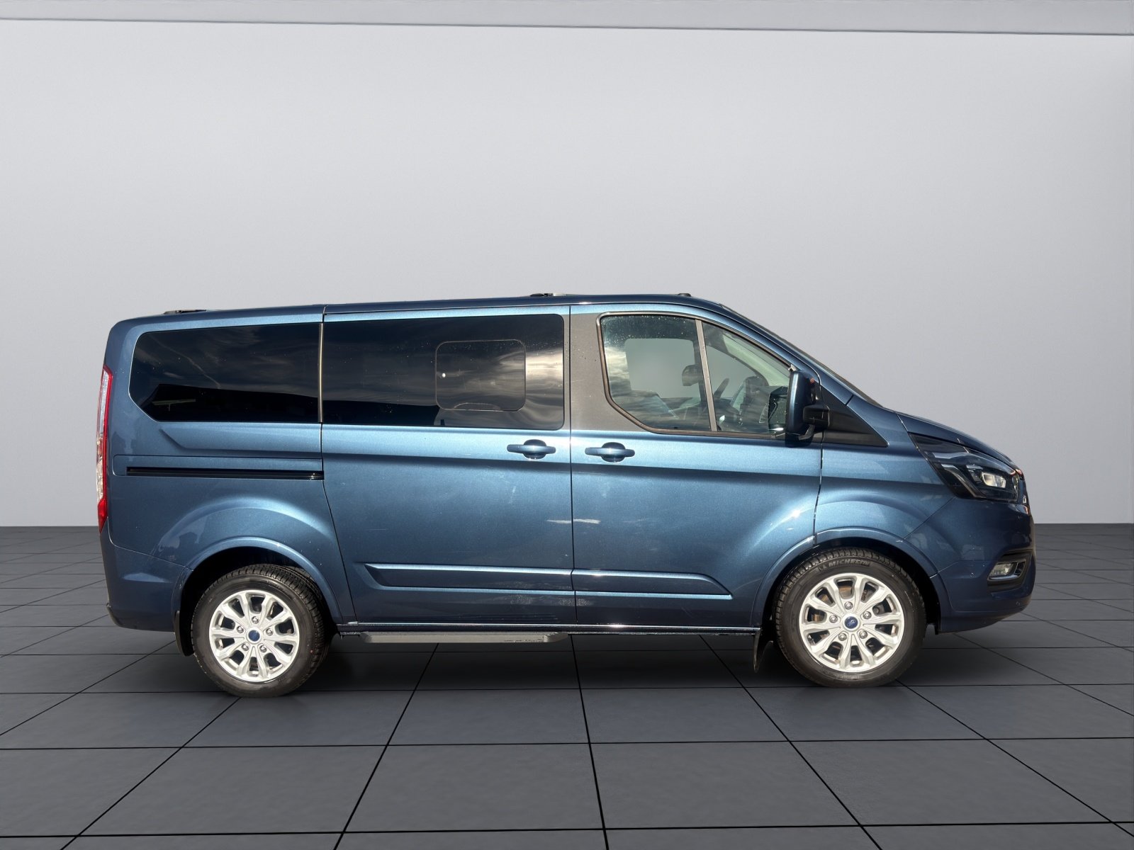 FORD Tourneo C Bus 320 L1 2.0 TDCi 185 Titanium, Diesel, Occasion / Gebraucht, Automatik - 4