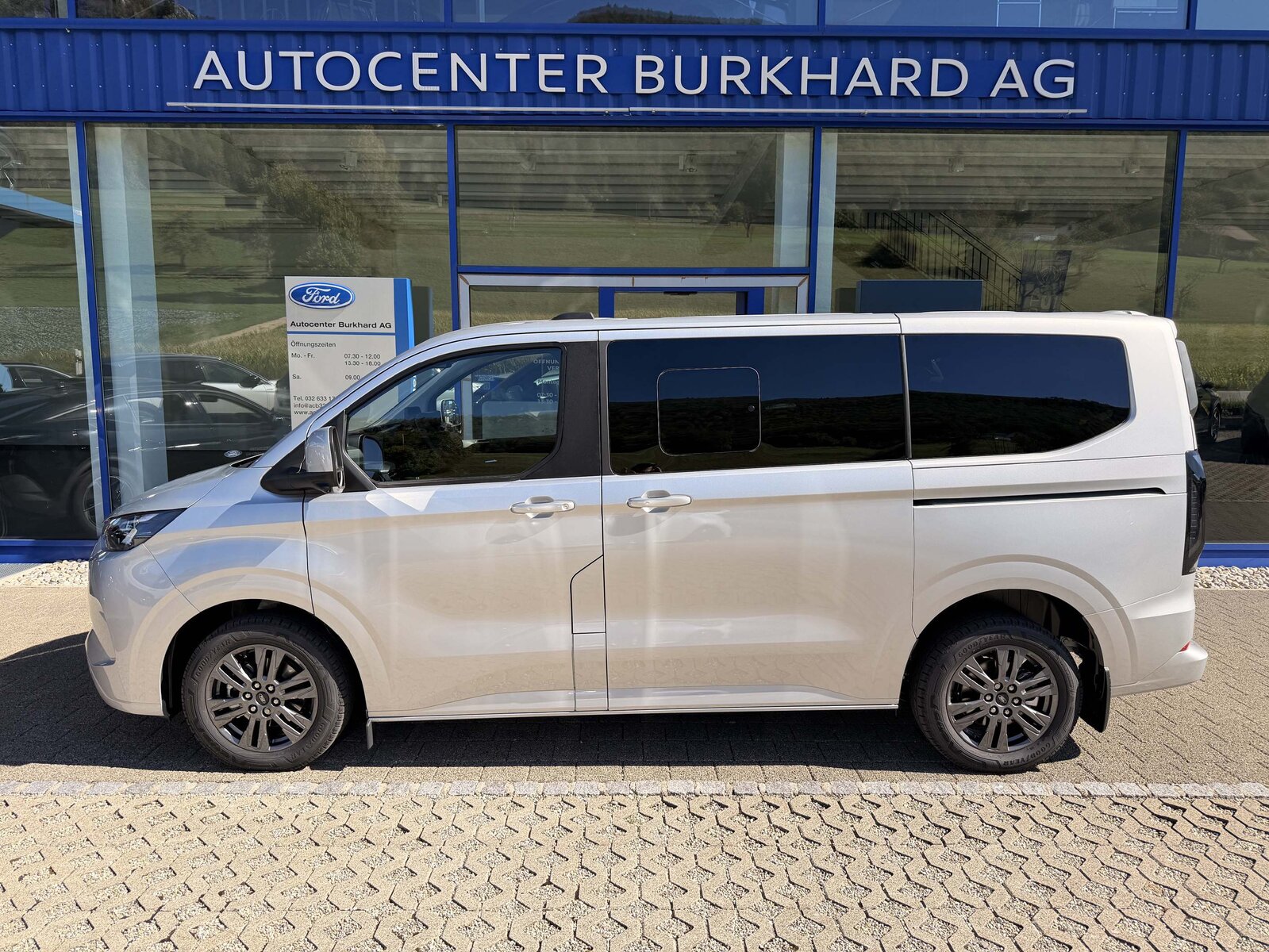FORD Tourneo C Bus 340 L1 2.5 Duratec 233 Titanium PHEV 9 Plätze