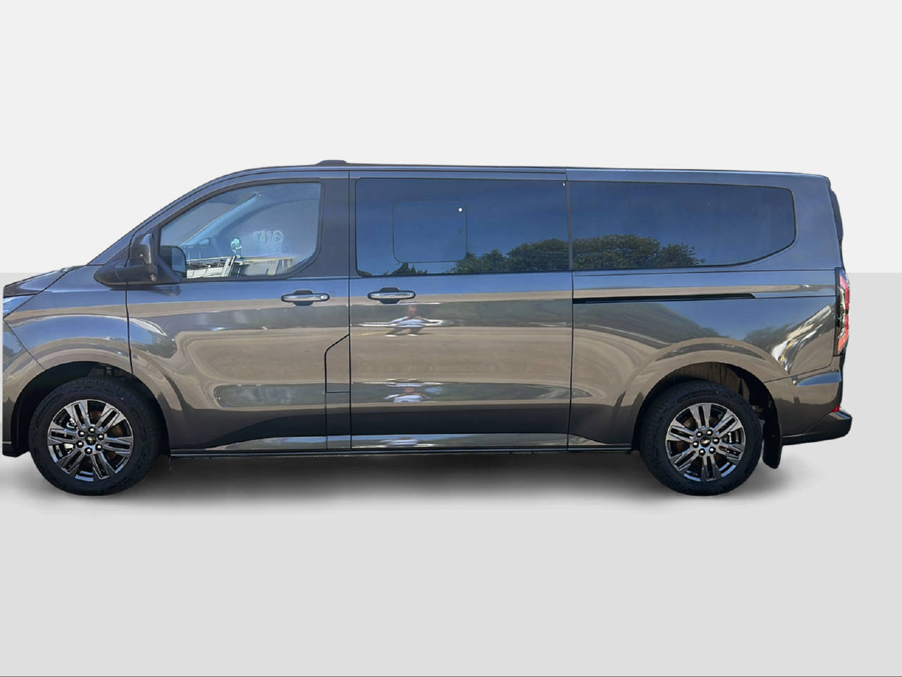 FORD E-Tourneo C Bus 340 L2 Titanium, Elektro, Neuwagen, Automatik - 2