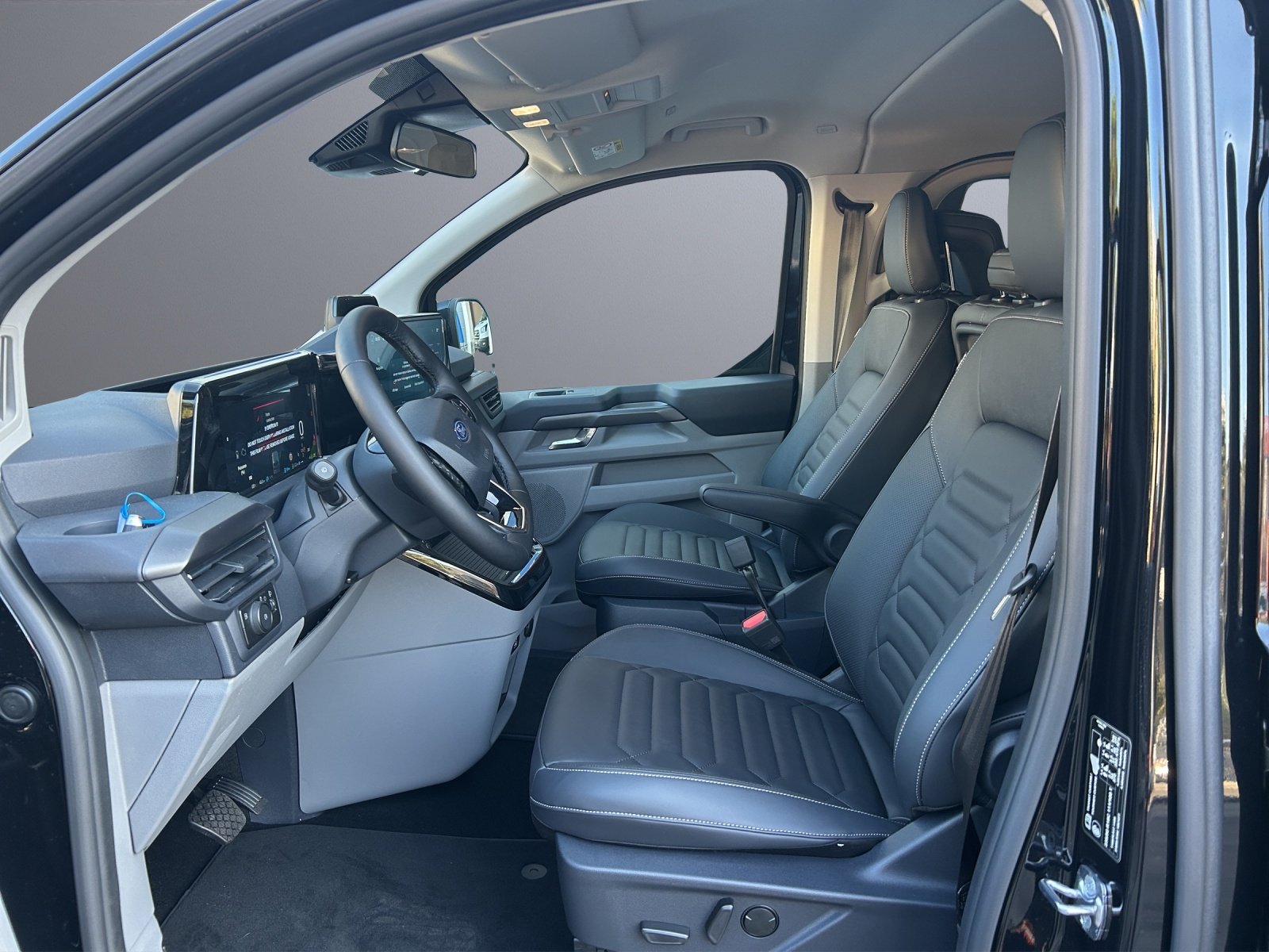 FORD Tourneo C bus 340 L1 2.5 Durat, Plug-in-Hybrid Benzin/Elektro, Neuwagen, Automatik - 5