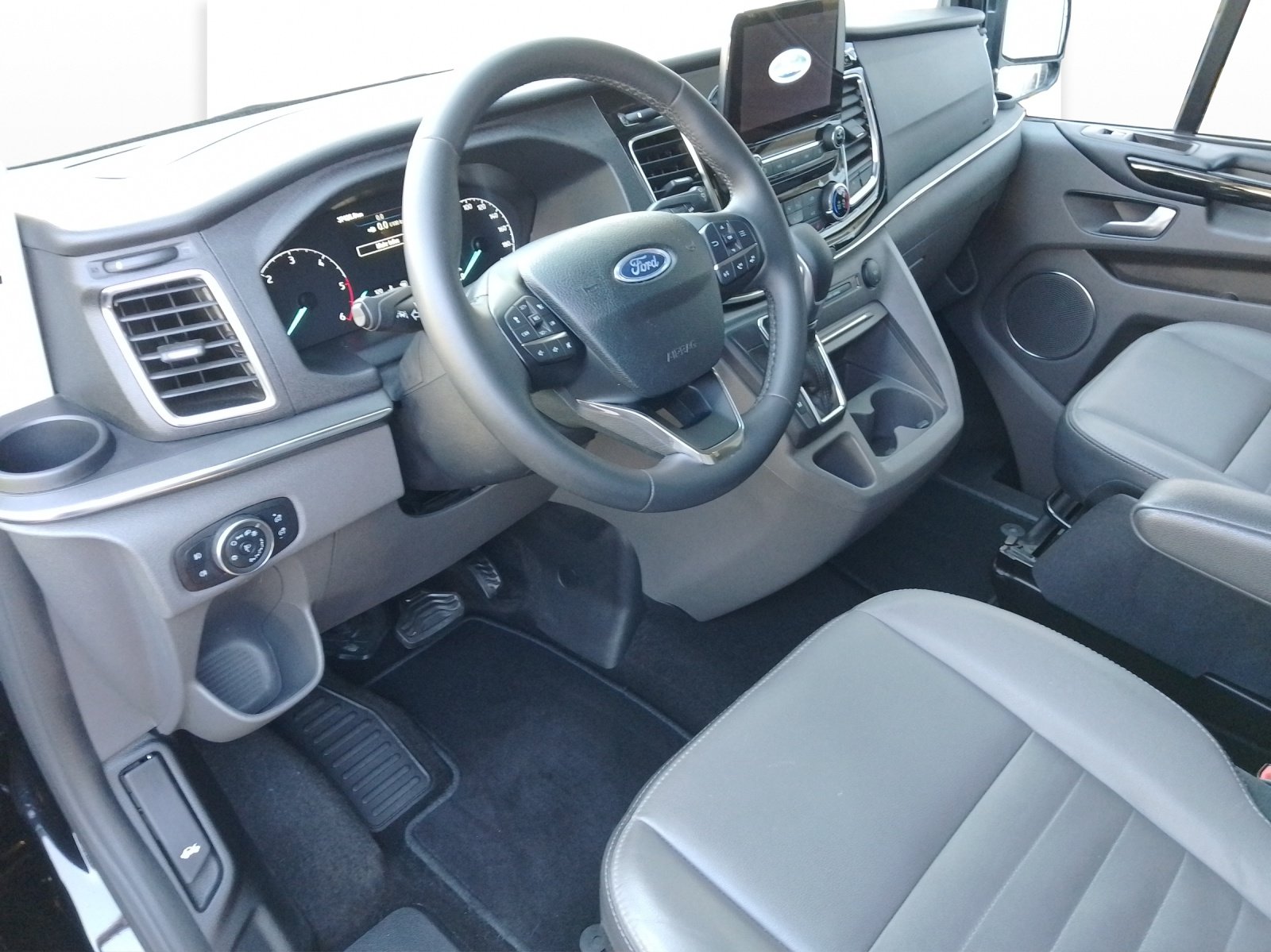 FORD Tourneo C Bus 320 L1 2.0 TDCi 170 Titanium X, Diesel, Occasion / Gebraucht, Automatik - 4