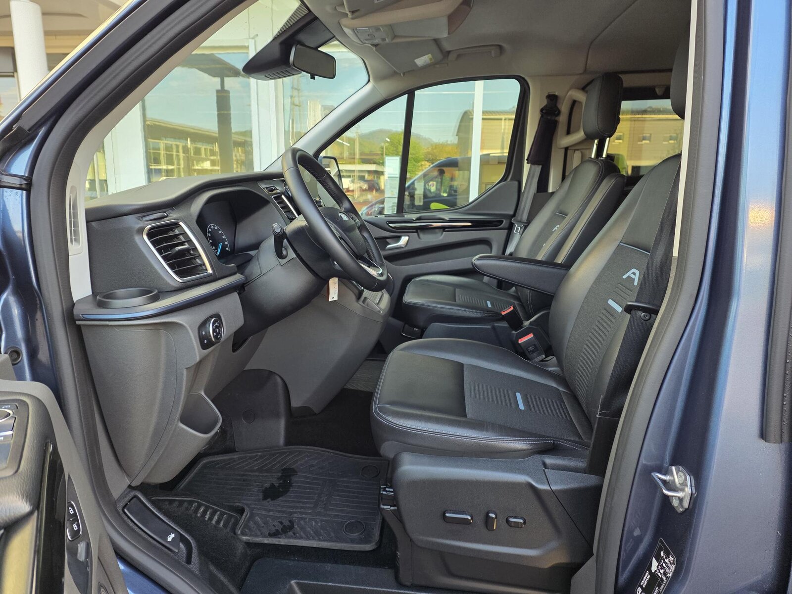 FORD Tourneo C Bus 320 L1 2.0 TDCi 170 Active, Diesel, Occasion / Utilisé, Automatique - 6