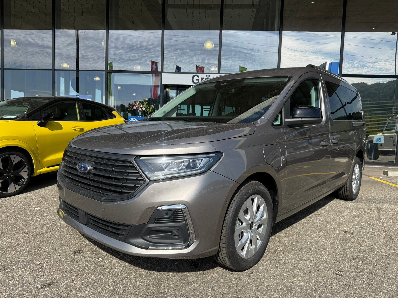 FORD Grand Tourneo Connect 1.5 PHEV Titanium Automat