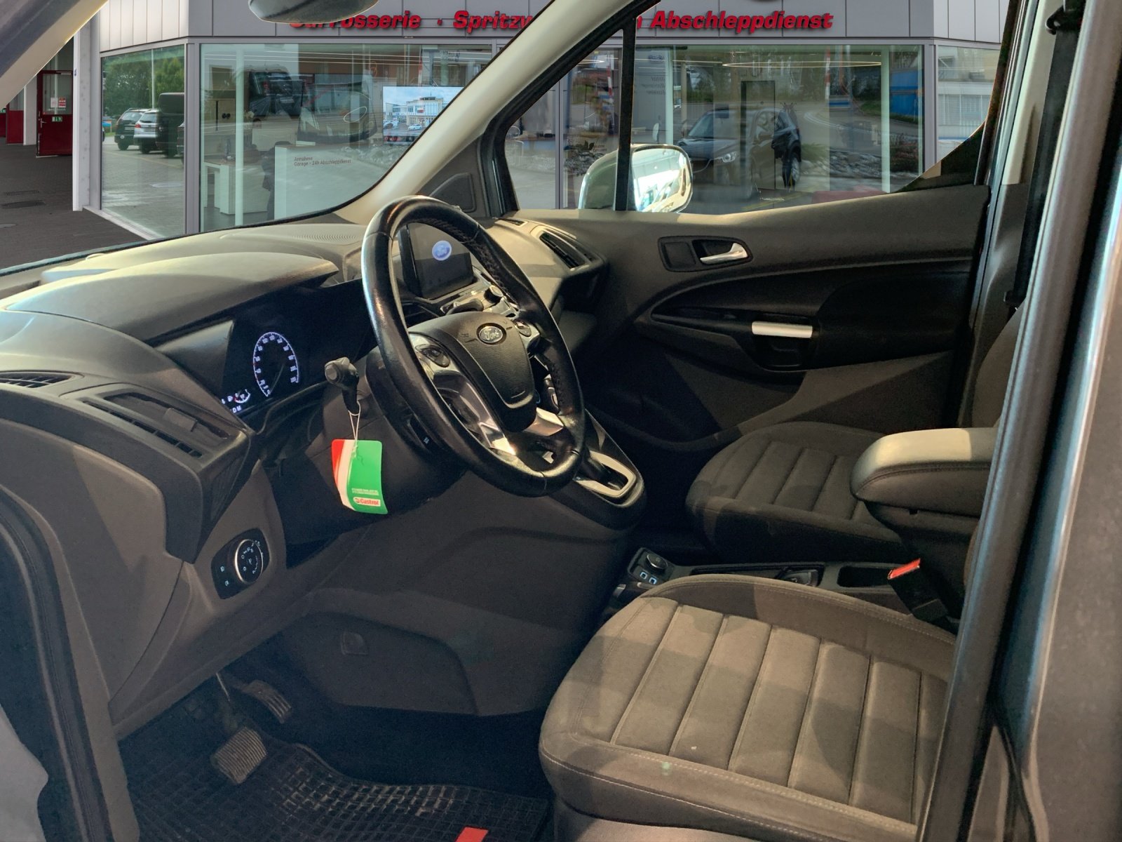 FORD Tourneo Connect 1.5 EcoBlue 120 Titanium, Diesel, Occasion / Utilisé, Automatique - 7