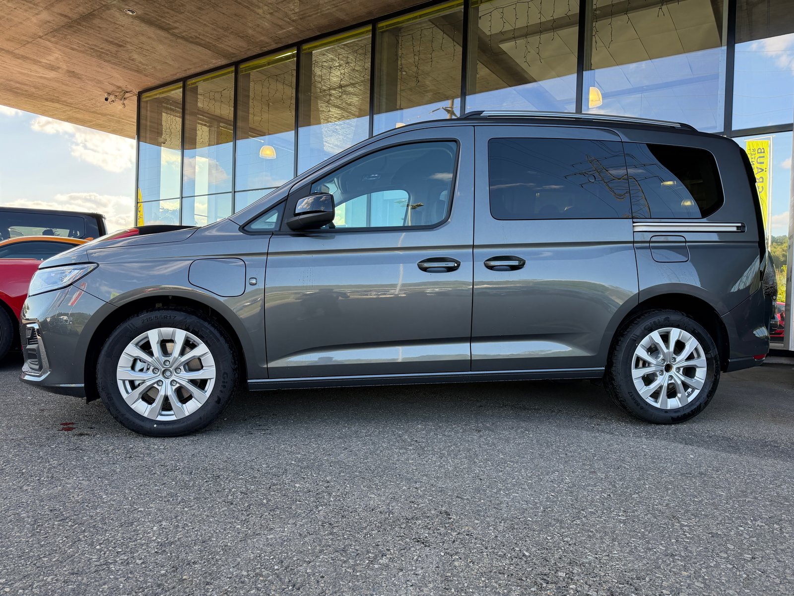 FORD Tourneo Connect 1.5 PHEV Titanium Automat, Plug-in-Hybrid Benzin/Elektro, Neuwagen, Automatik - 4