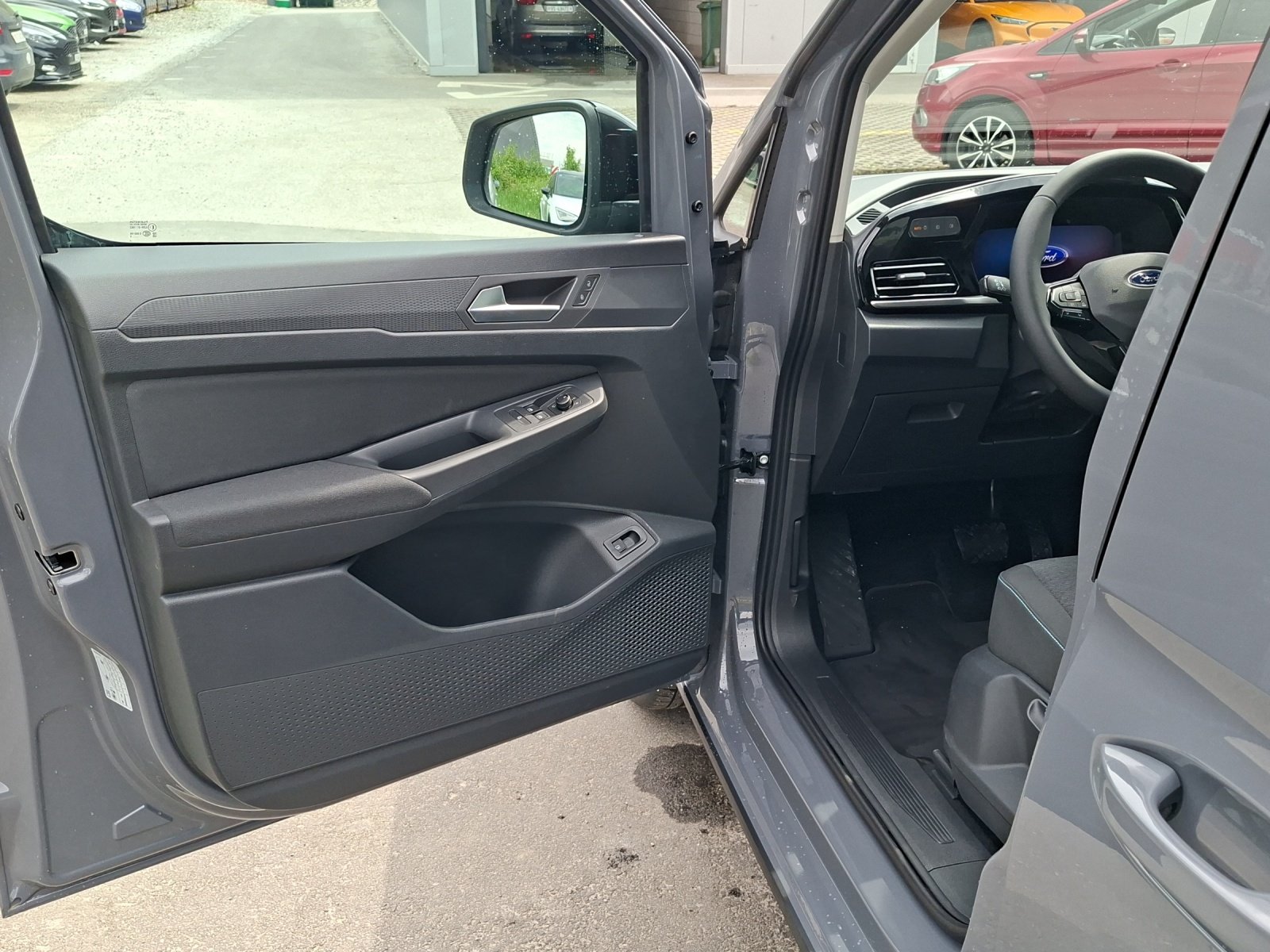 FORD Tourneo Connect 1.5 PHEV Active Automatique, Hybride Rechargeable Essence/Électricité, Voiture nouvelle, Automatique - 5