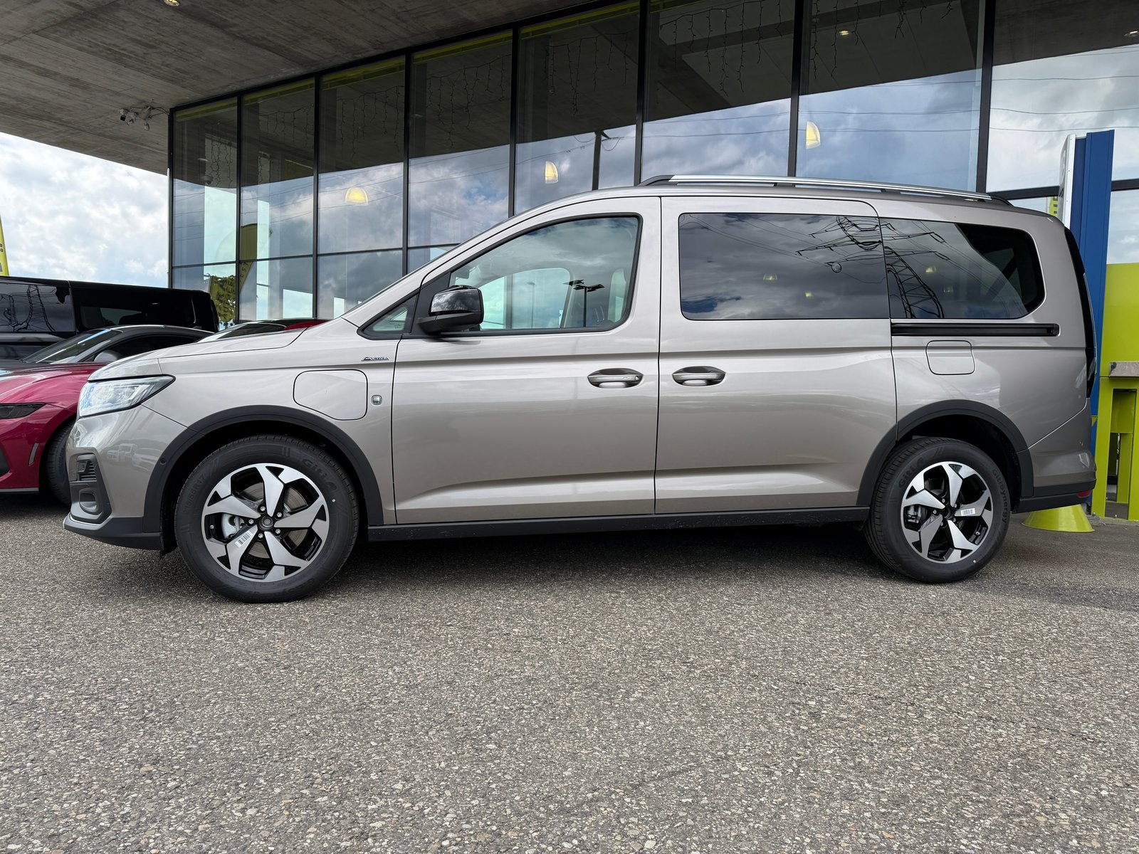 FORD Grand Tourneo Connect 1.5 PHEV Active Automat, Plug-in-Hybrid Benzin/Elektro, Neuwagen, Automatik - 4