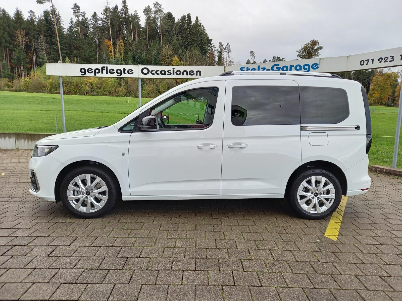 FORD Tourneo Connect 2.0 EcoBlue 122 Titanium, Diesel, Occasion / Utilisé, Automatique - 3